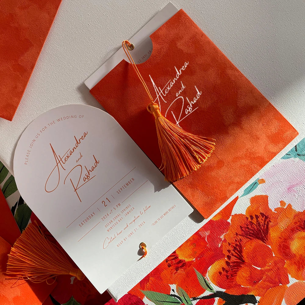 Convite de Casamento em Veludo Laranja Personalizado – Três Páginas Interiores | Luxo Premium