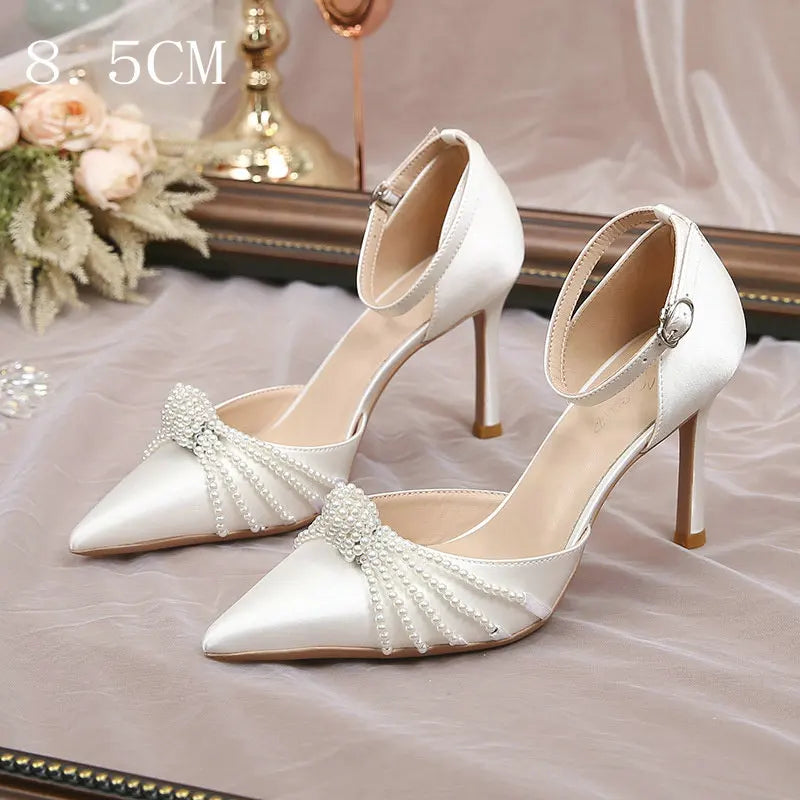 Sapatos de Noiva em Cetim com Pérolas