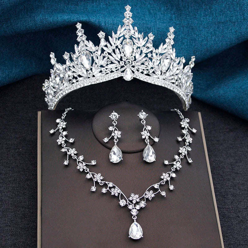 Conjunto Barroco Luxo para Noiva – Coroa, Colar e Brincos com Cristais