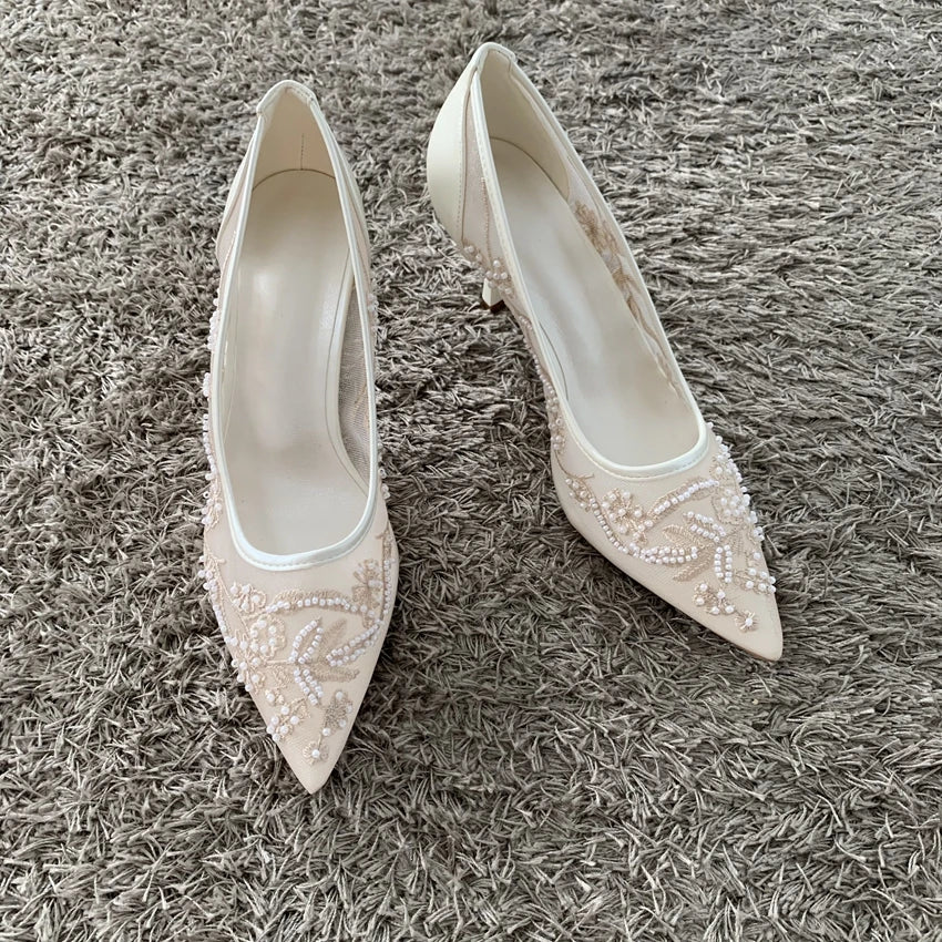 Sapatos de Noiva com Bordado e Salto Alto
