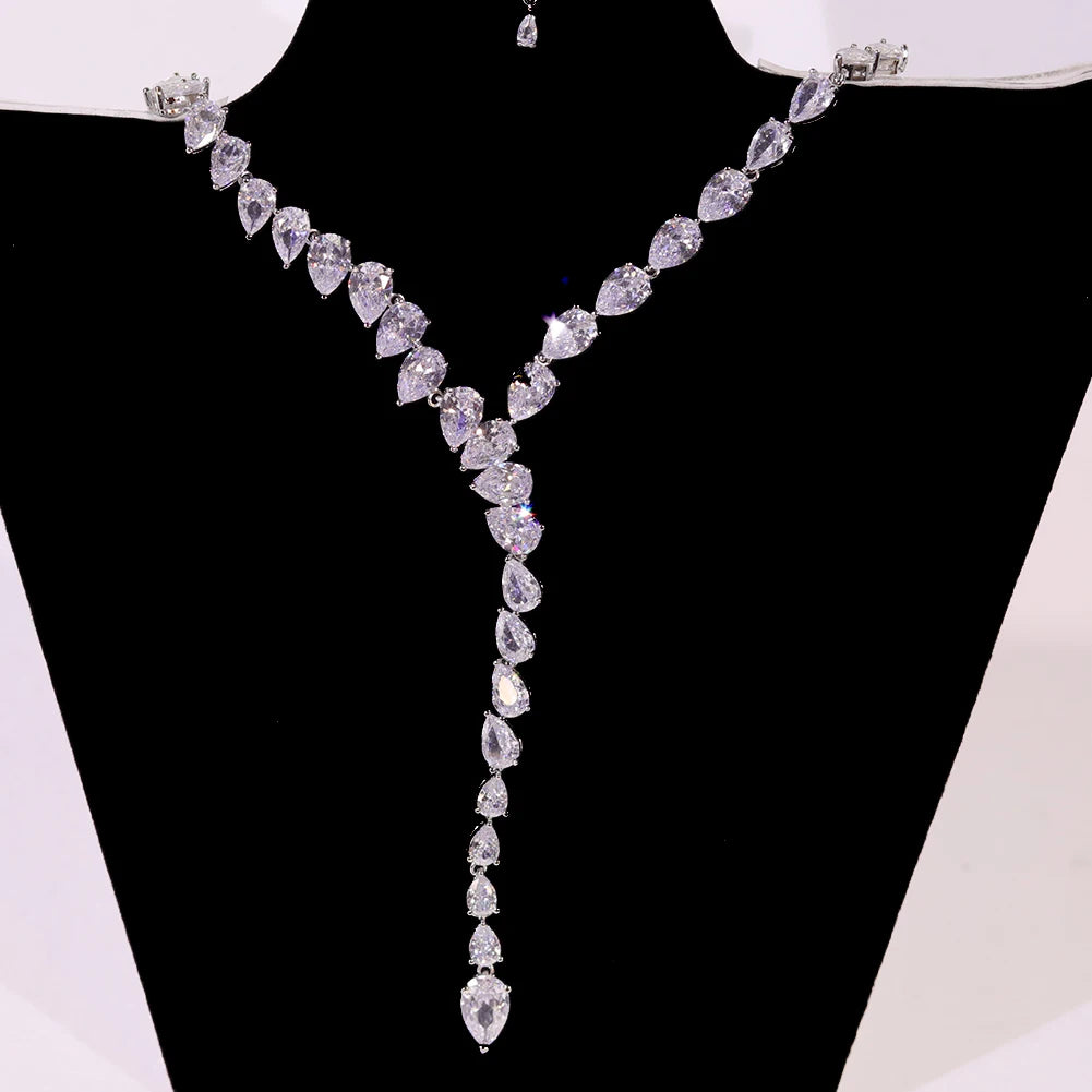 Conjunto de Joias com Zircónias Gota – Colar Choker e Brincos Elegantes