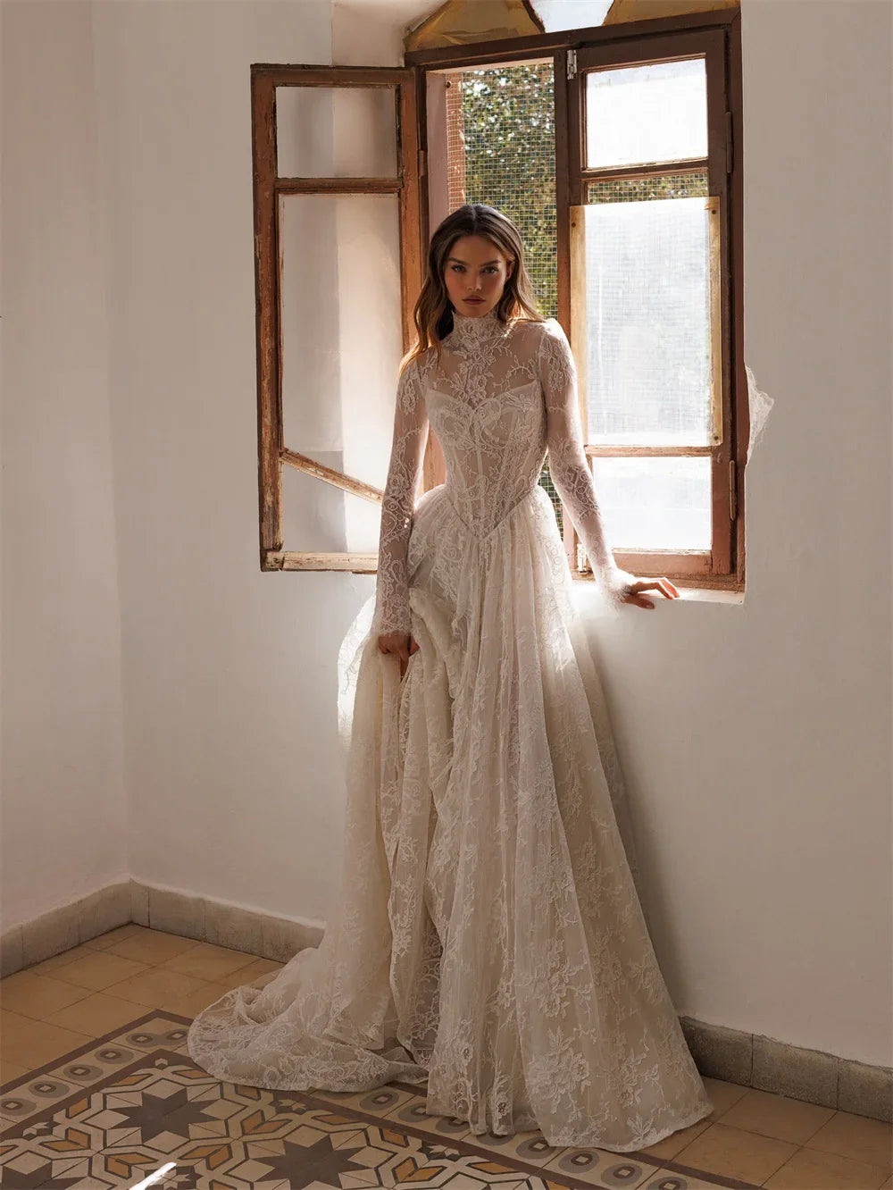 Vestido de Noiva A-Line em Renda com Gola Alta e Mangas Compridas