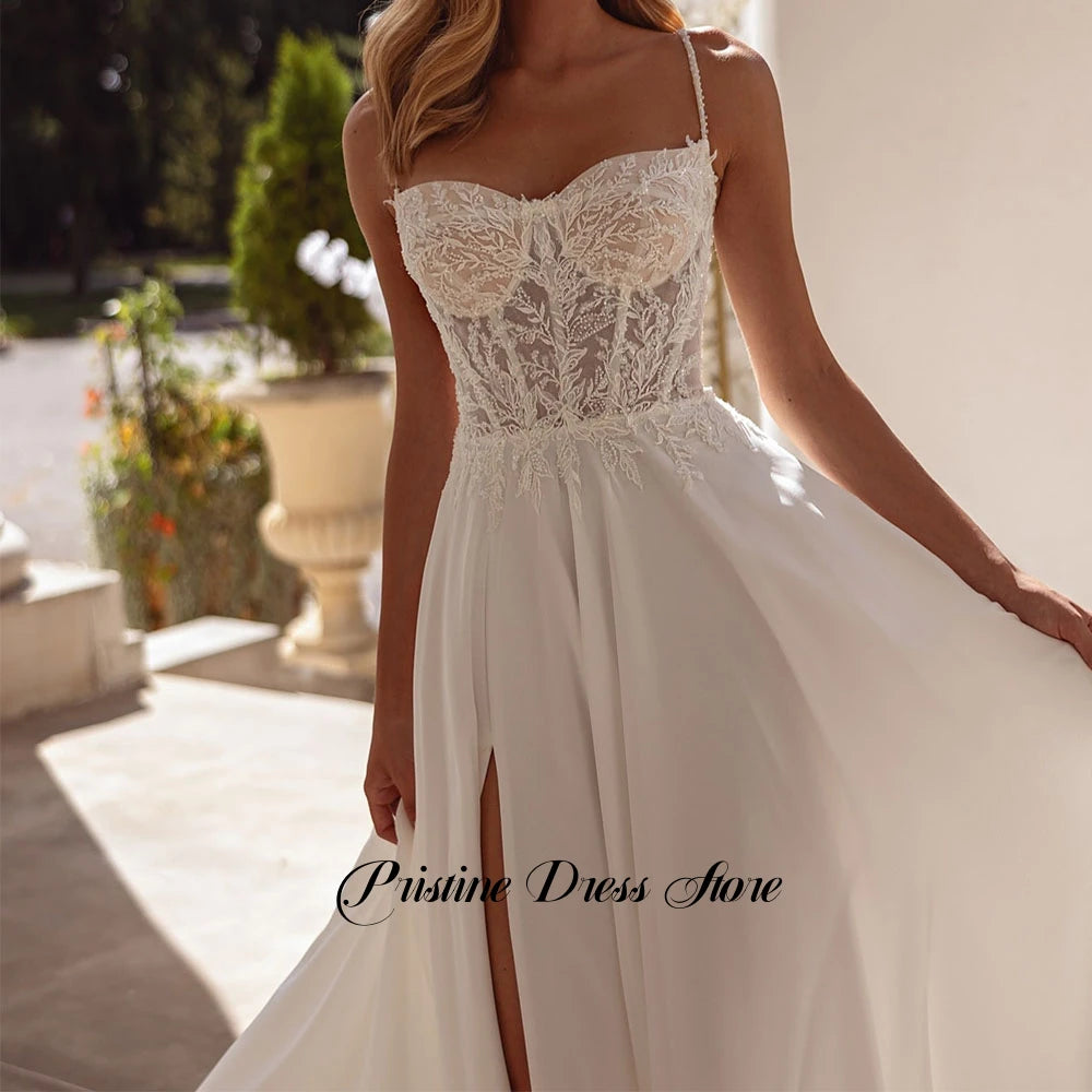 Vestido de Noiva de Praia em Chiffon com Alças Finas e Fenda Lateral