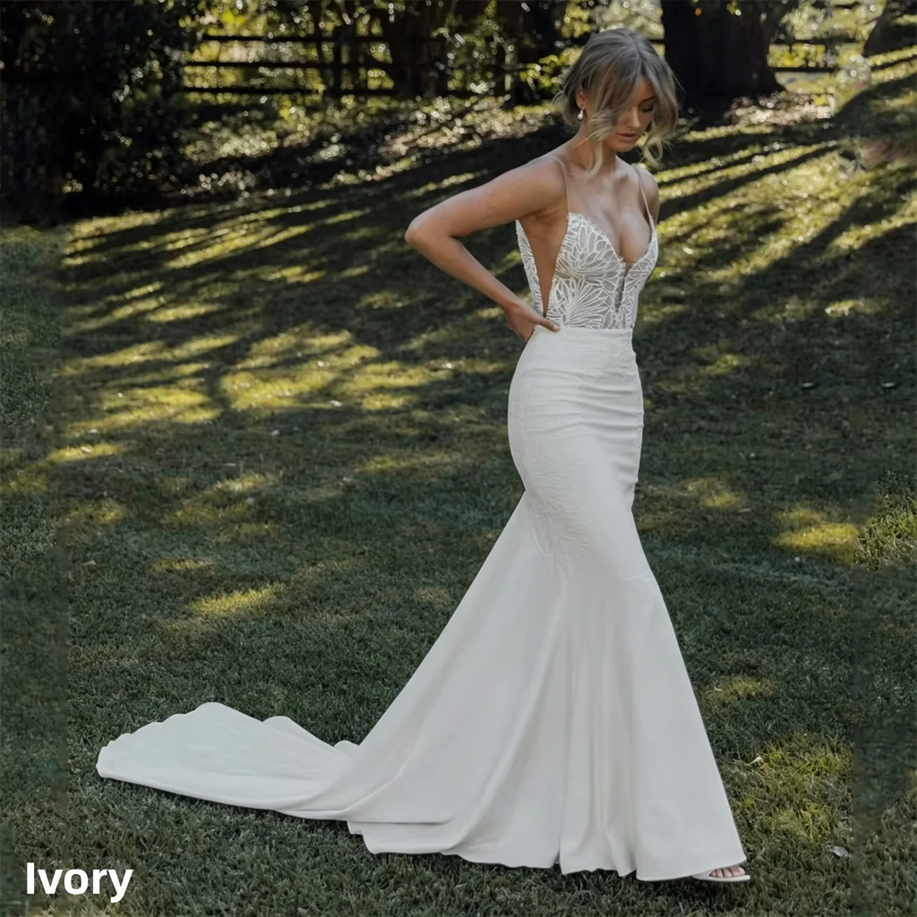 Vestido de Noiva Sereia em Renda com Costas Abertas e Alças Finas