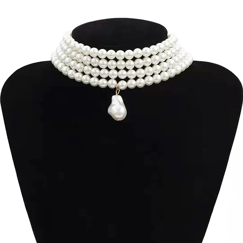 Colar Choker de Pérolas em Camadas