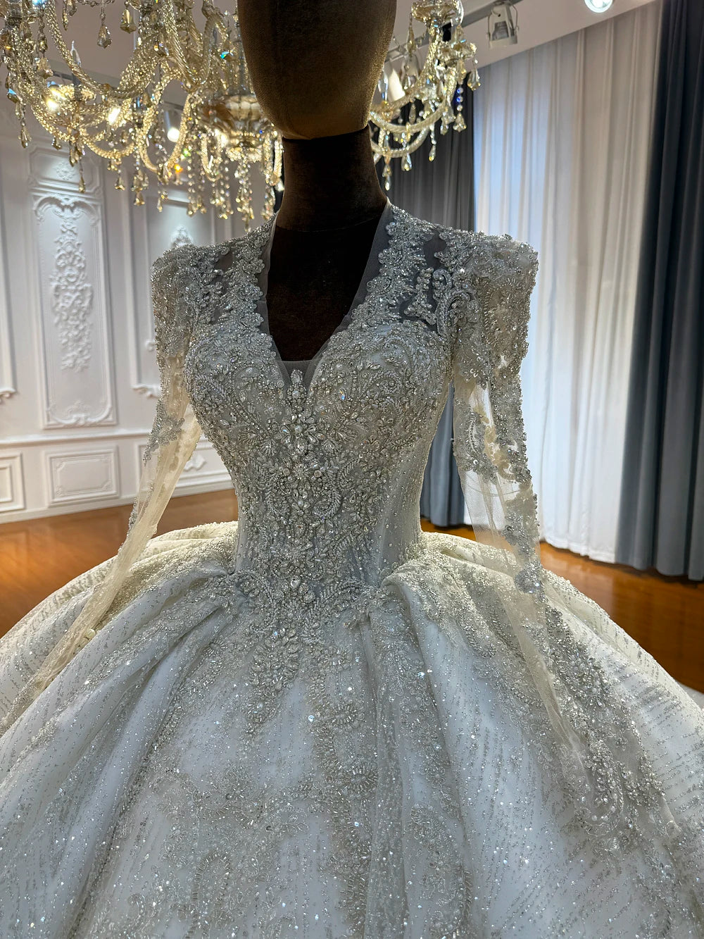 Vestido de Noiva NS5068 Bordado com Decote em V — Amanda Novia