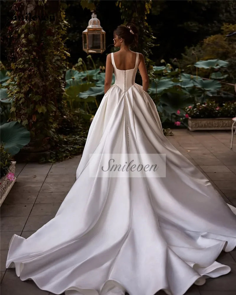 Vestido de Noiva Cetim com Alças Finas e Decote Barco