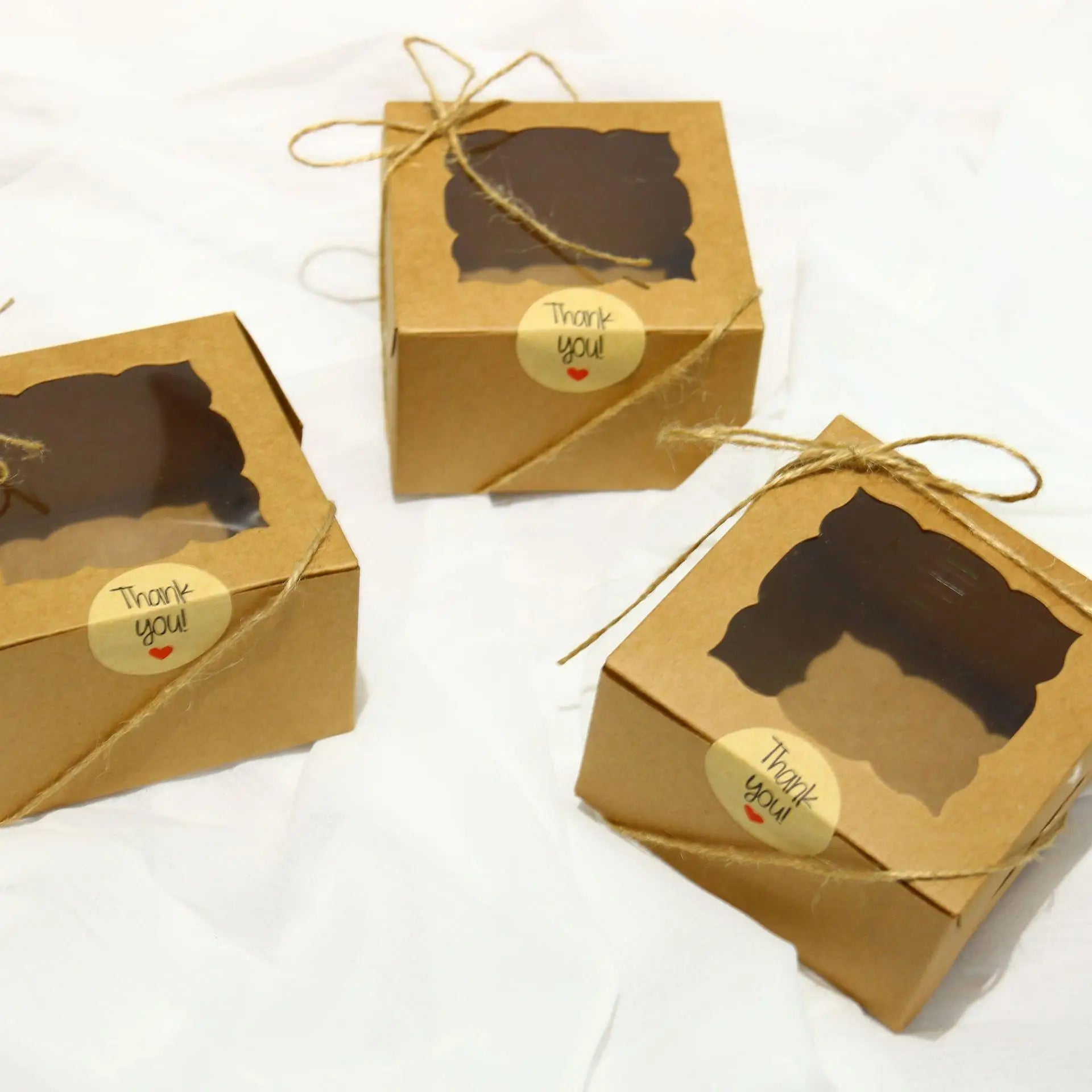 Caixa Kraft com Janela, Adesivo e Cordão para Doces e Lembranças