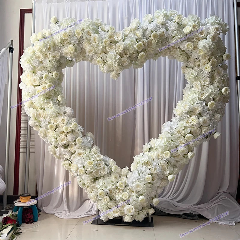 Arco Floral Artificial em Forma de Coração – Decoração Luxuosa para Casamentos