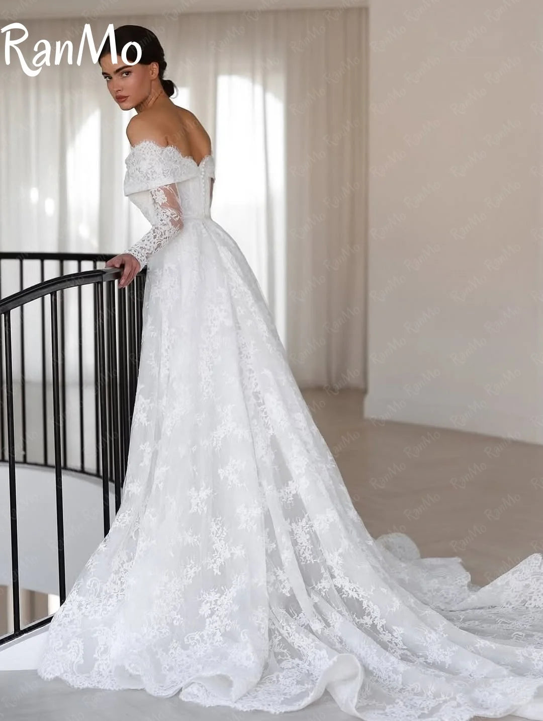 Vestido de Noiva A-Line Ombro a Ombro em Renda com Mangas Compridas