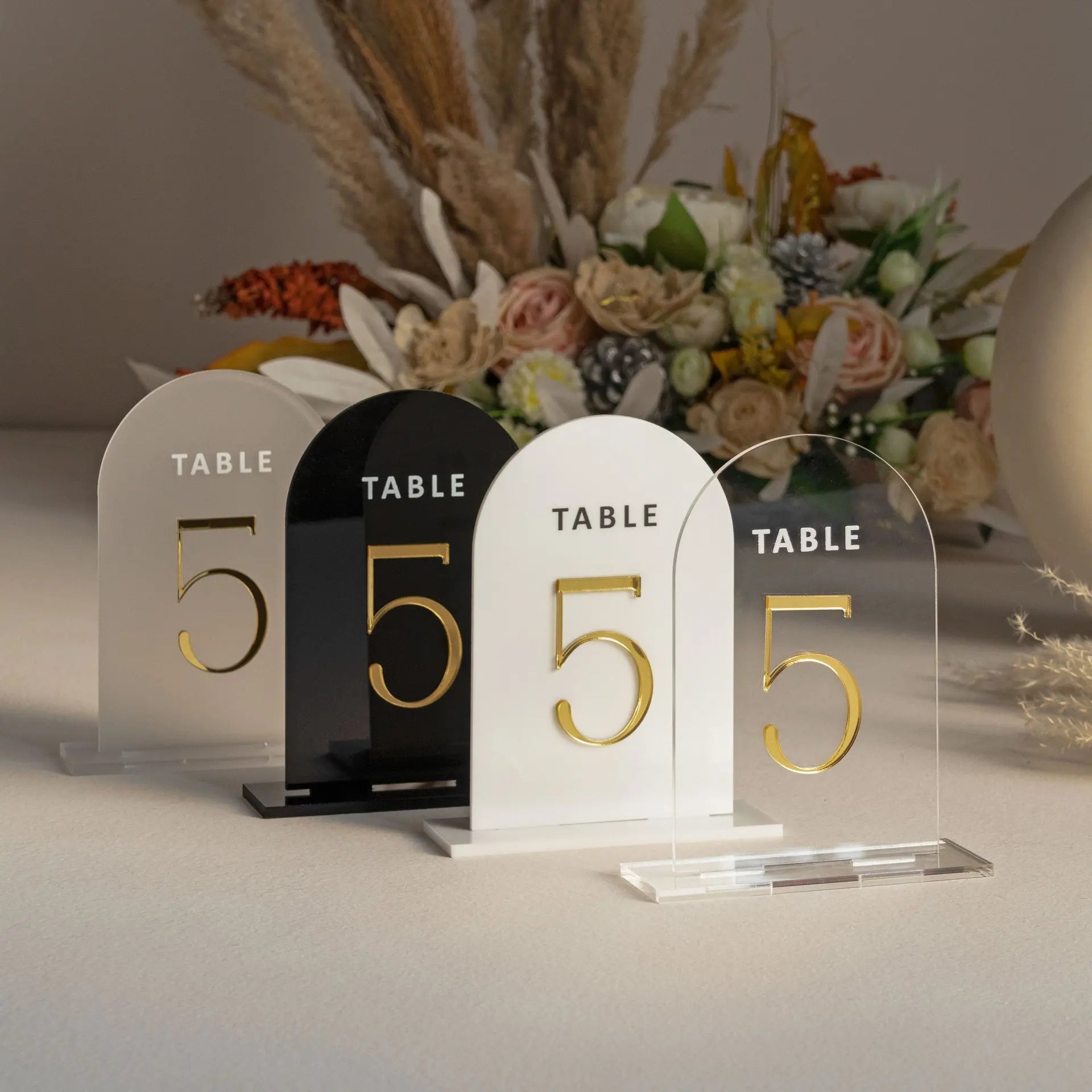 Número de Mesa em Acrílico Branco com Numeração 3D