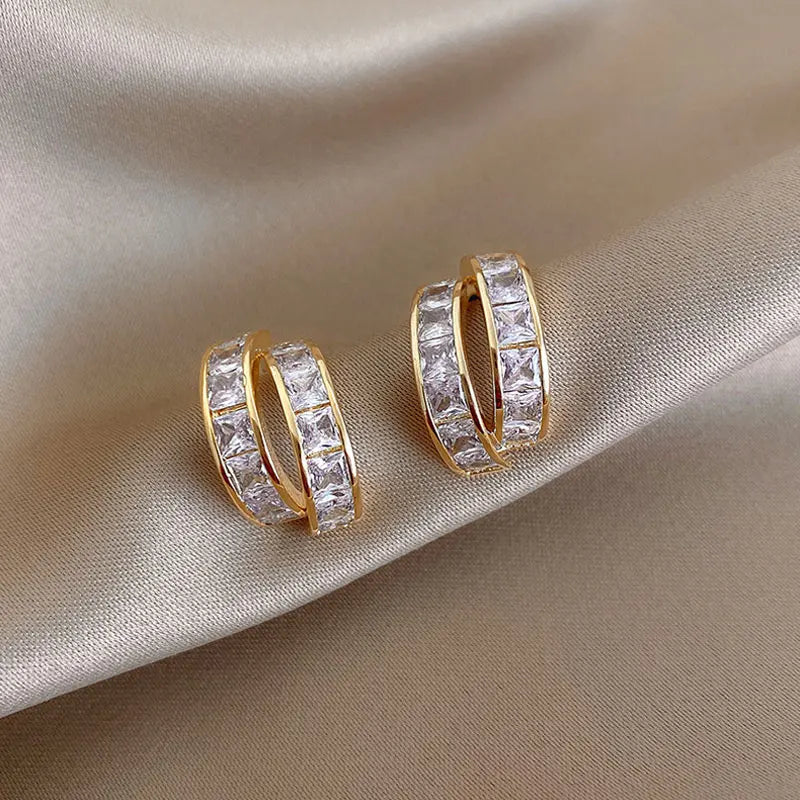 Brincos Elegantes com Zircónias e Design Cruzado