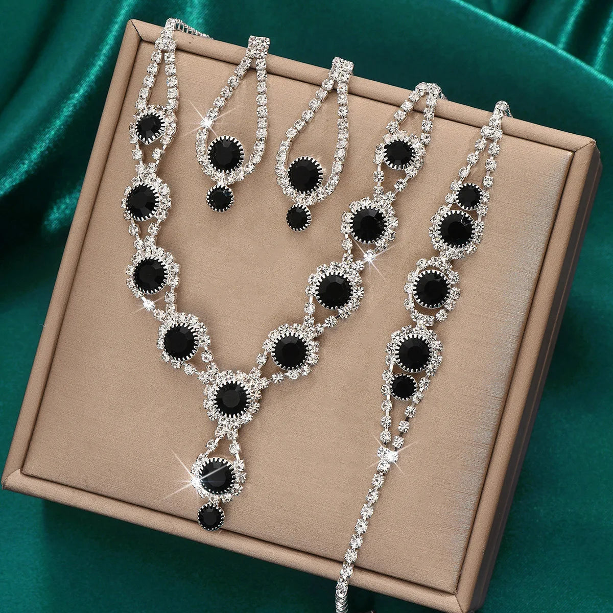 Conjunto de Joias com Strass – Colar, Brincos e Pulseira