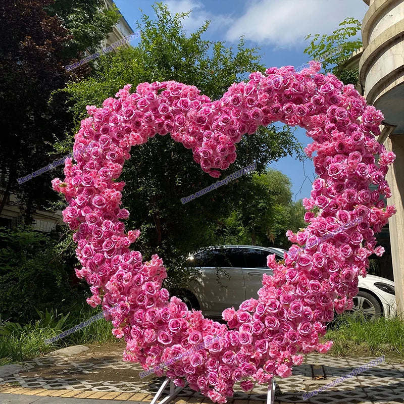 Arco Floral Artificial em Forma de Coração – Decoração Luxuosa para Casamentos