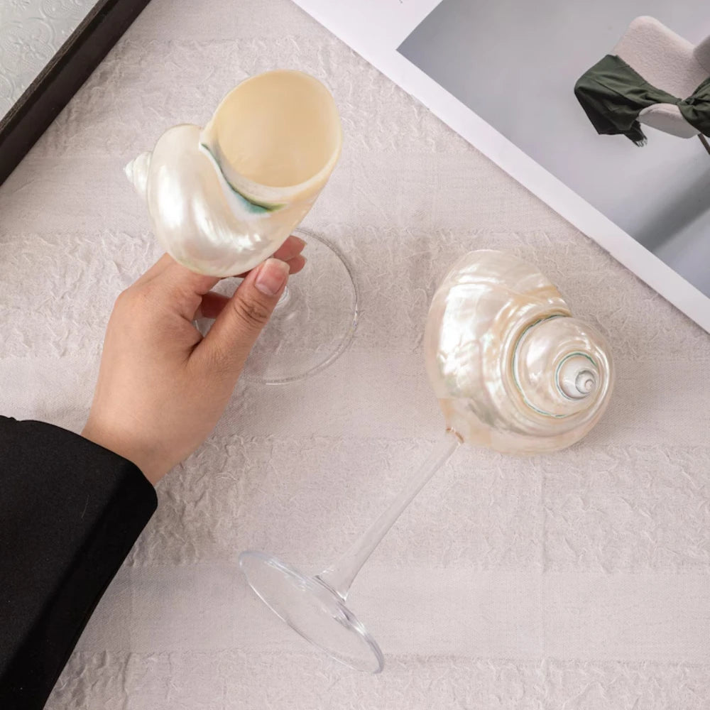 Conjunto com 2 Taças de Vinho em Formato de Concha