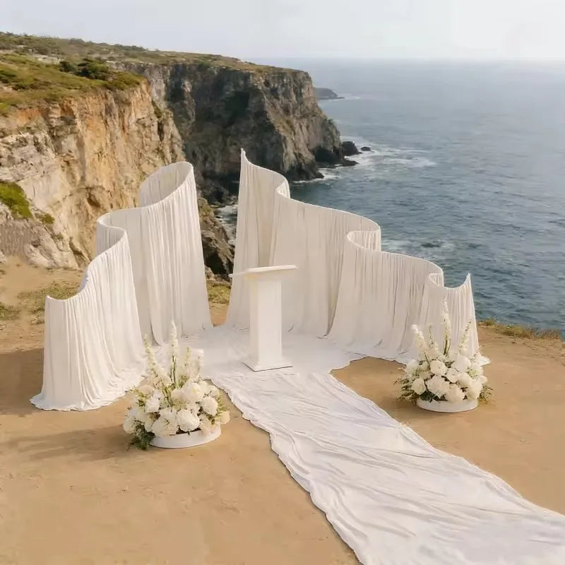 Cortina Ondulada em Metal – Fundo Decorativo em Formato S para Casamentos e Eventos