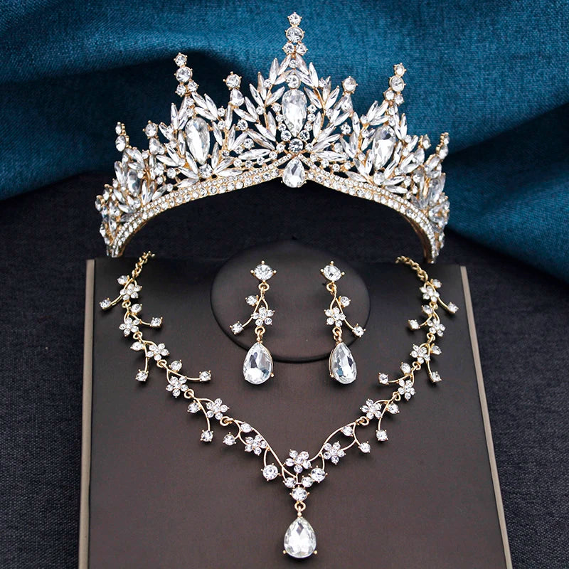 Conjunto Barroco Luxo para Noiva – Coroa, Colar e Brincos com Cristais