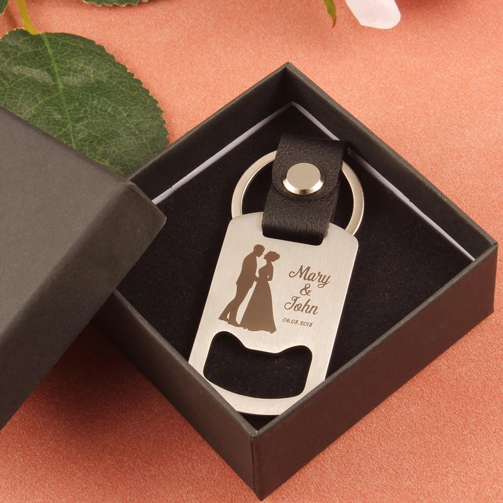 Chaveiro Abridor Personalizado em Couro e Aço – Lembrança Elegante para Casamento