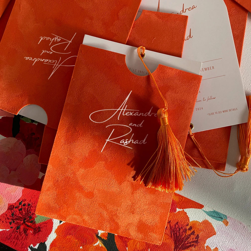 Convite de Casamento em Veludo Laranja Personalizado – Três Páginas Interiores | Luxo Premium