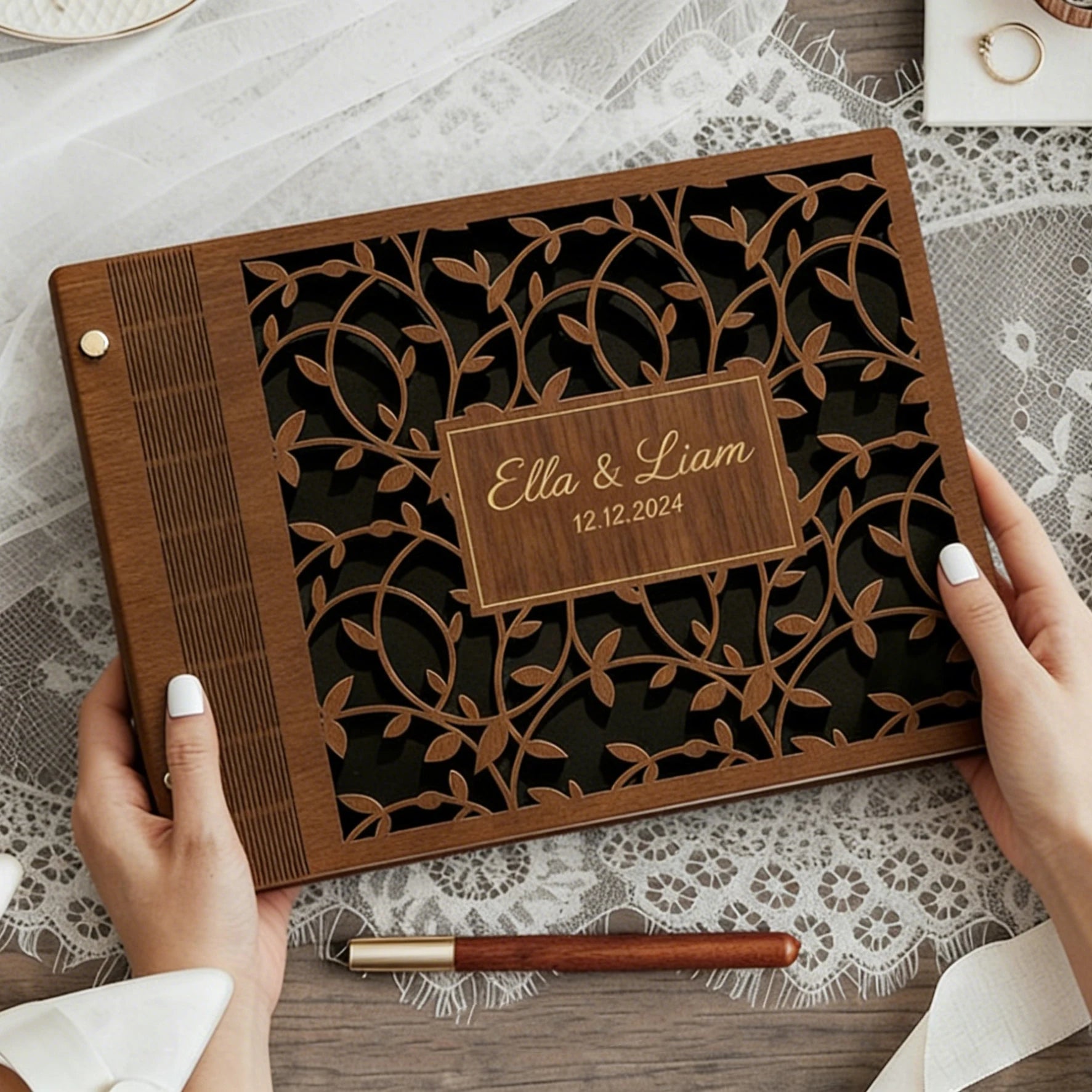 Livro de Honra em Madeira Personalizado com Páginas Pretas | Álbum Premium para Fotografias e Assinaturas