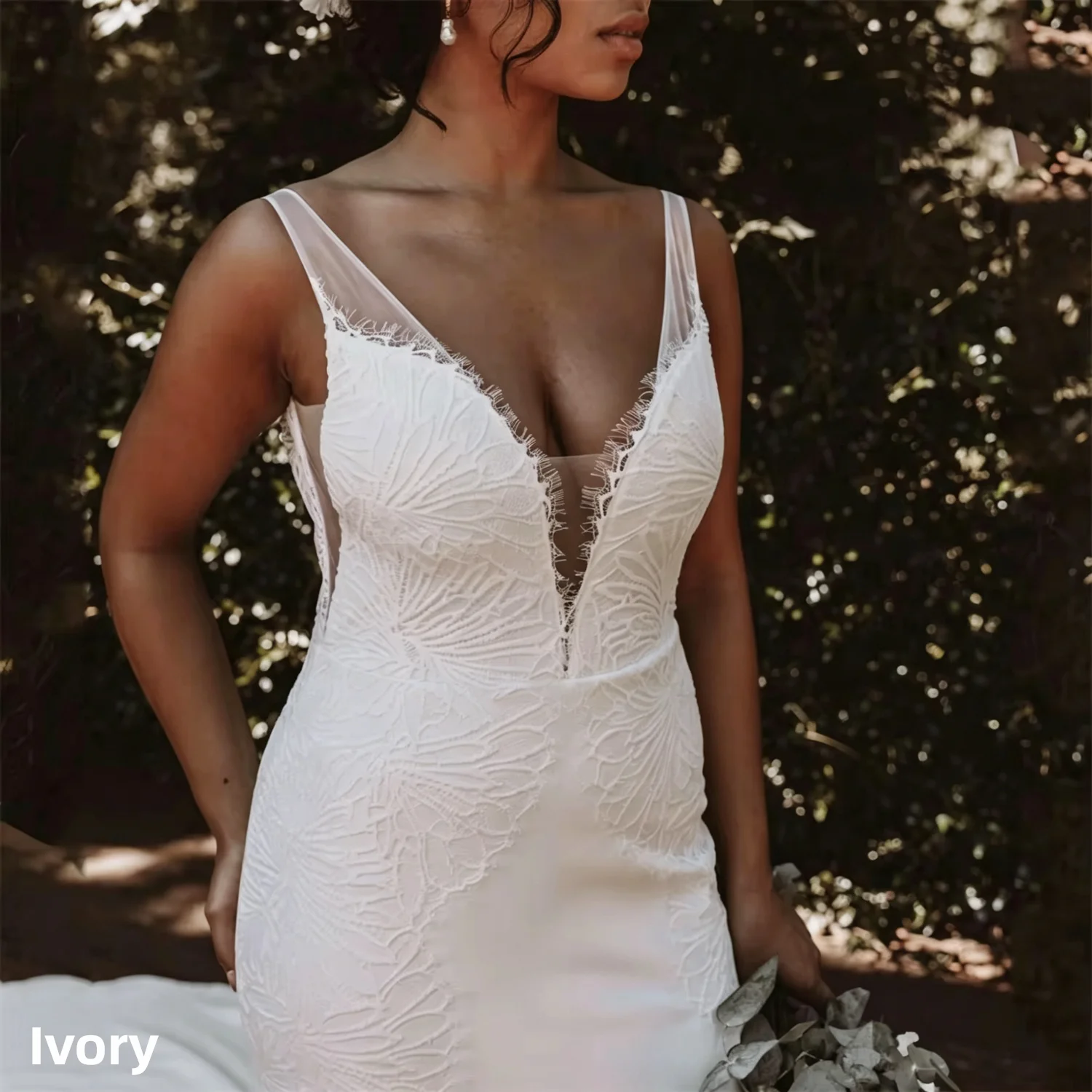 Vestido de Noiva Sereia em Renda com Costas Abertas e Alças Finas