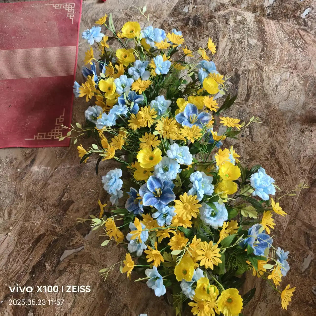 Arranjo Floral Artificial Luxo 2 m – Rosas em Seda para Mesas, Arcos e Casamentos